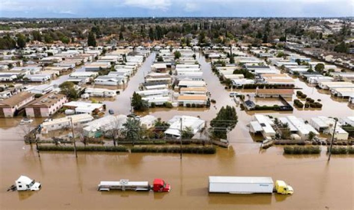 Can rain cause flooding cities skylines?