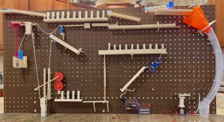 Can Rube Goldberg machines use electricity?