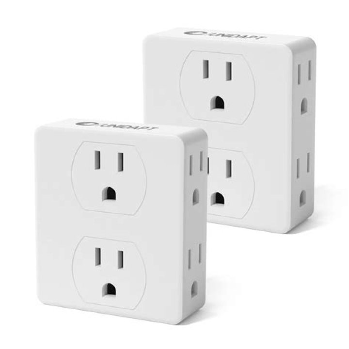 Can you put two grounds on one outlet?