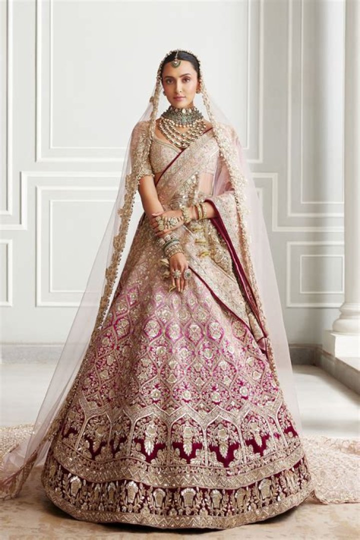 Do Indian brides wear saree?