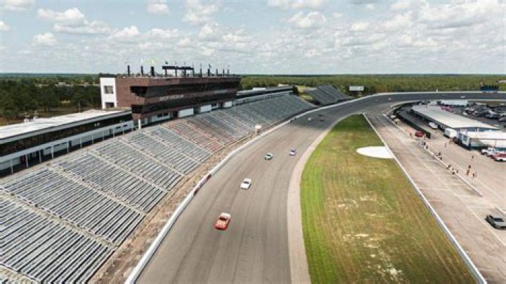 Does Atlanta Motor Speedway have lights?