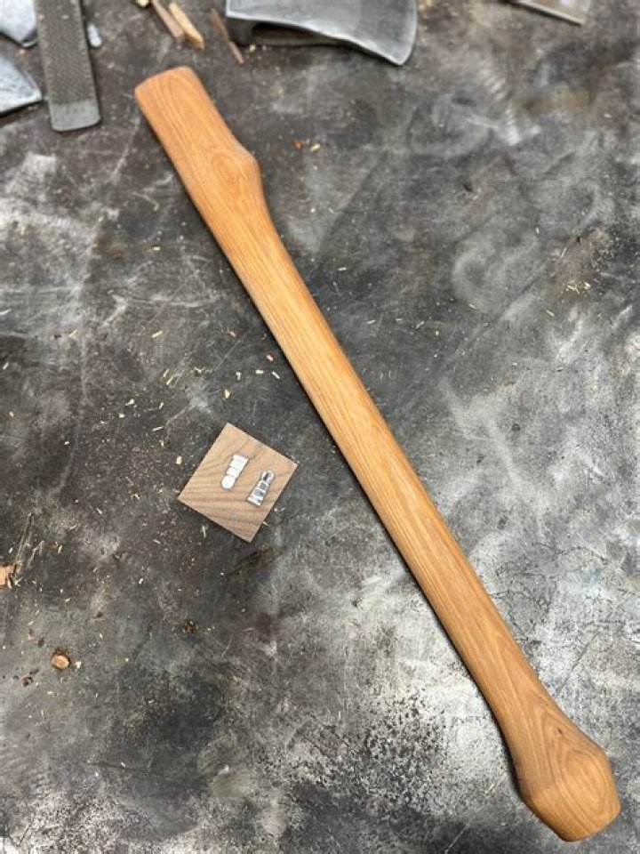 Does hickory make a good axe handle?