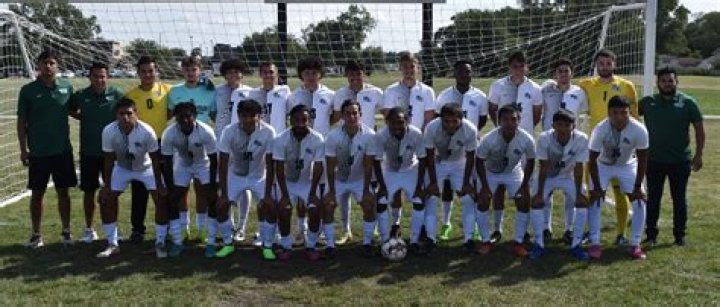 Does North Carolina college have a soccer team?