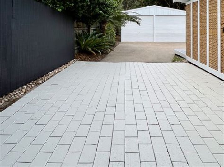 How do you make paving slabs white?