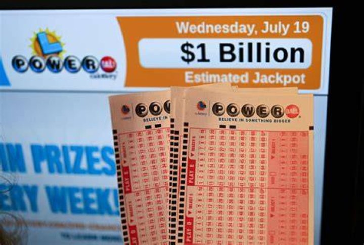 How do you win the progressive jackpot in four kings?