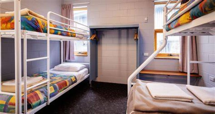 How many YHA hostels are there in the UK?