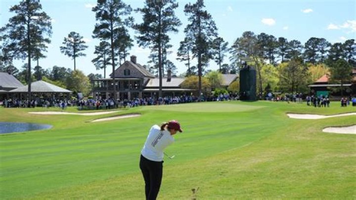 How much does it cost to play golf at Forest Park?
