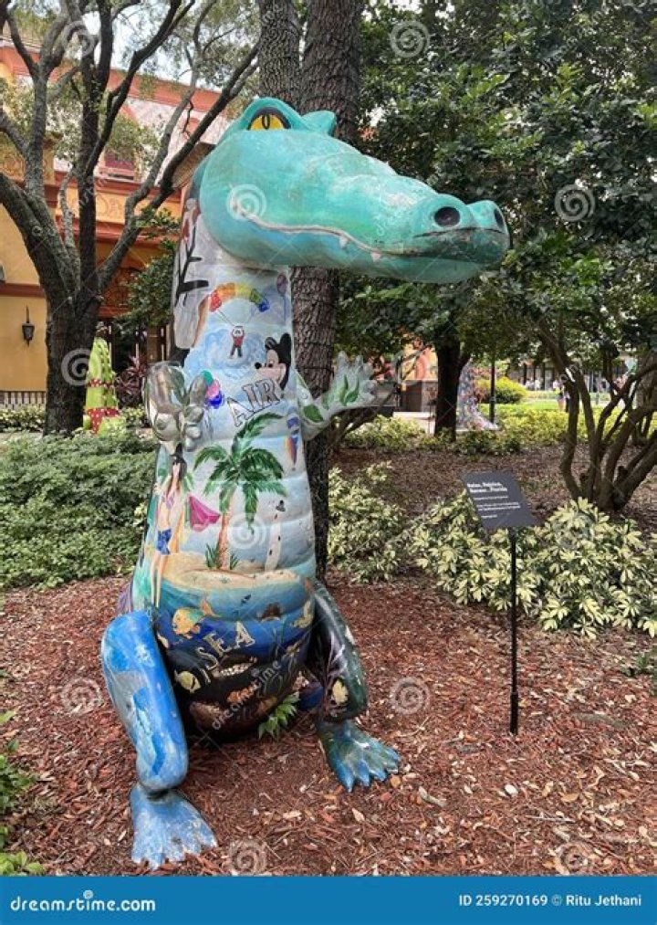 Is Sawgrass Mills Mall alligator shaped?