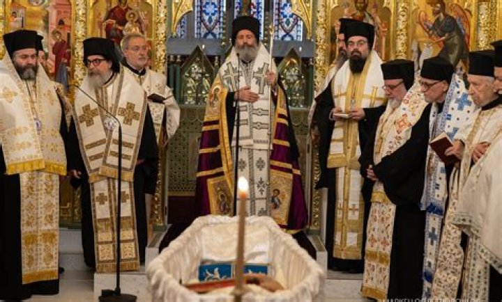 What do you say at a Greek funeral?