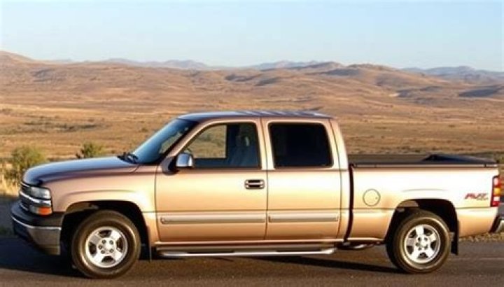 What does a 2006 Chevy Silverado weigh?