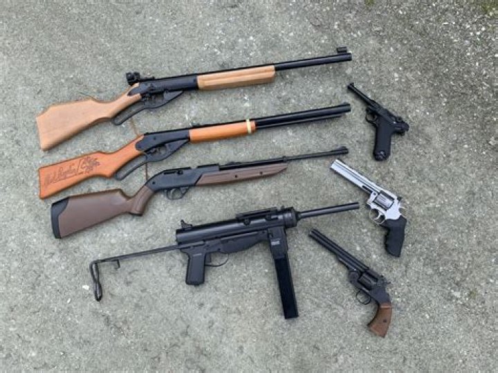 What is a 40 in guns?