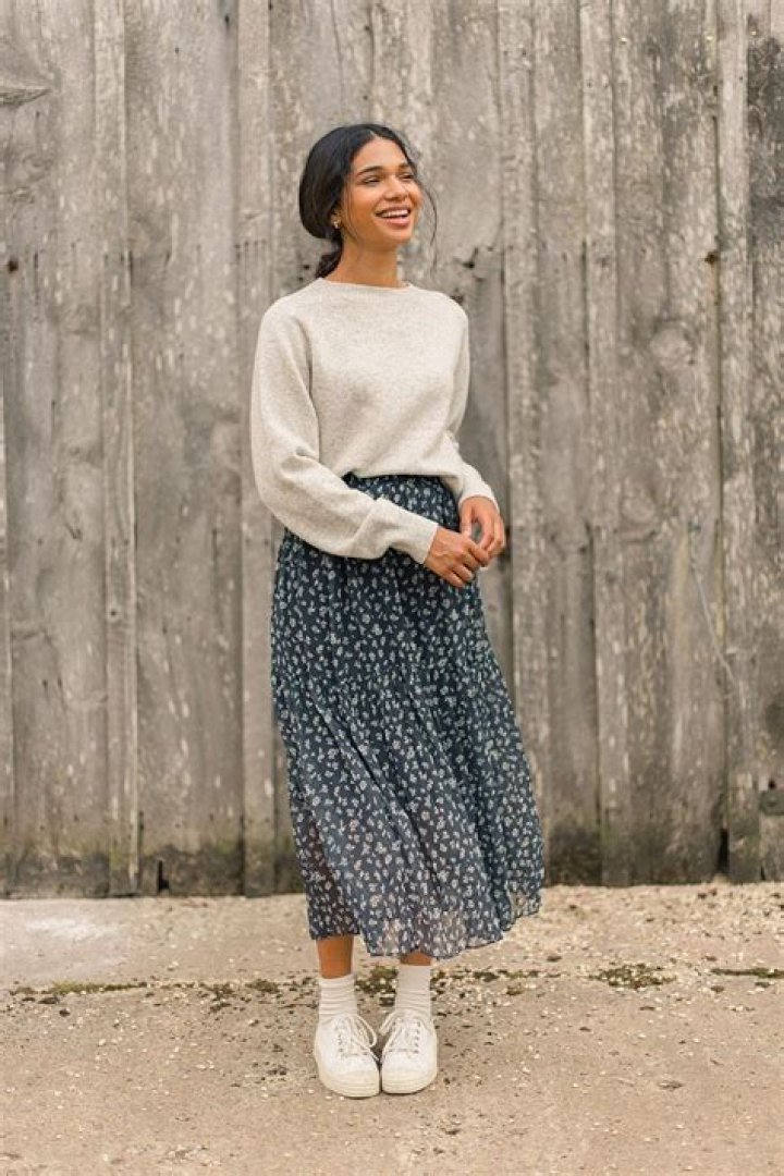 What is a modest skirt?