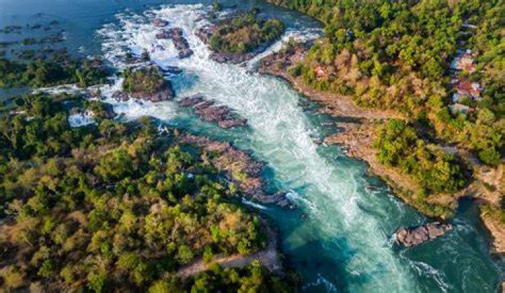 What is the widest waterfall in the world?