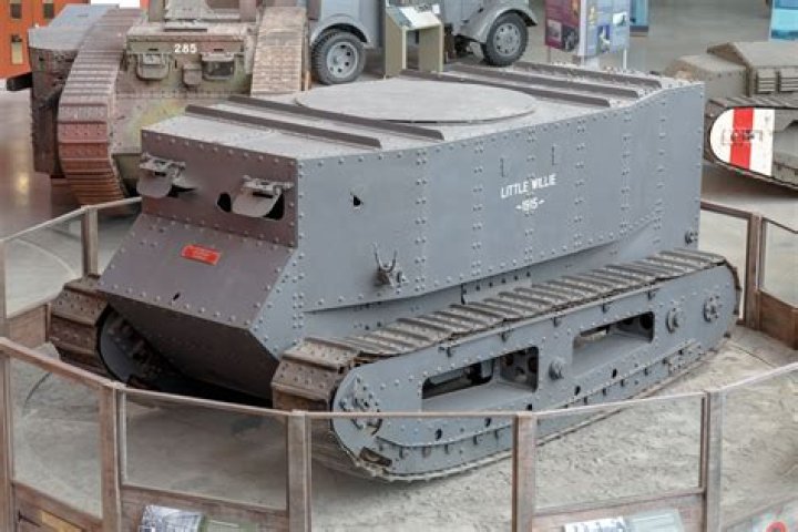 Who invented and sketched early tanks and cars?